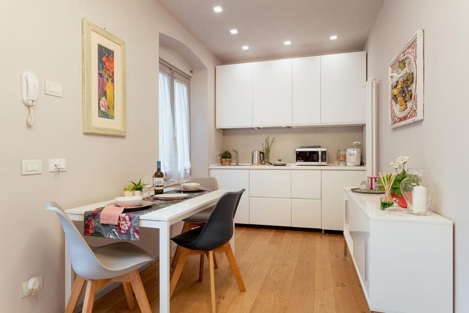 Dining area, oven, kitchen