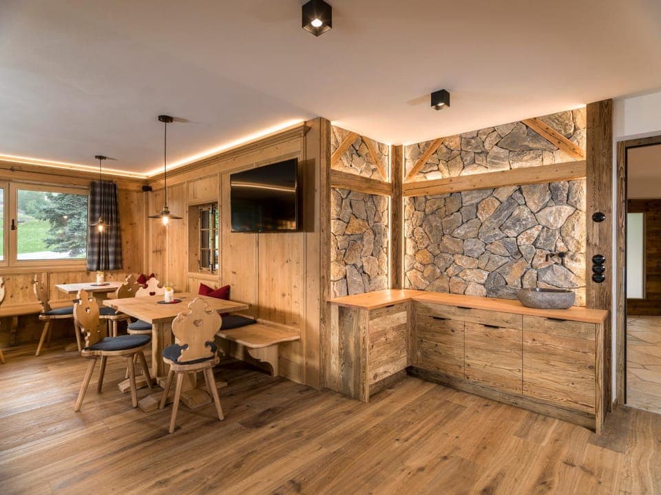 Seating area, Dining area