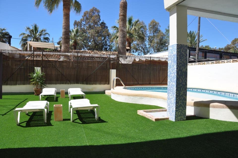 Swimming pool, Swimming pool