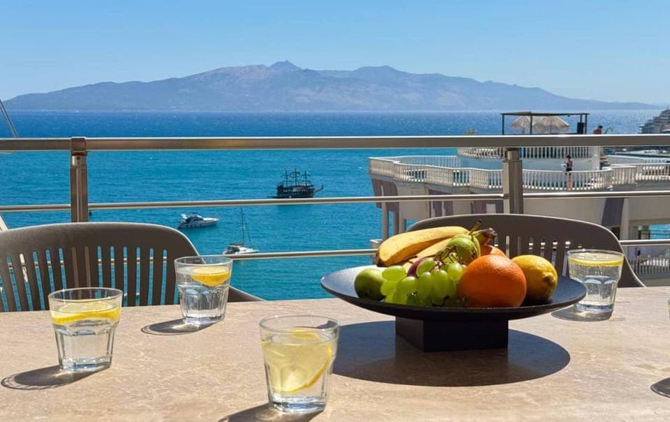 Day, Natural landscape, View (from property/room), Balcony/Terrace, Food and drinks, Dining area, Food, Mountain view, Sea view, Drinks