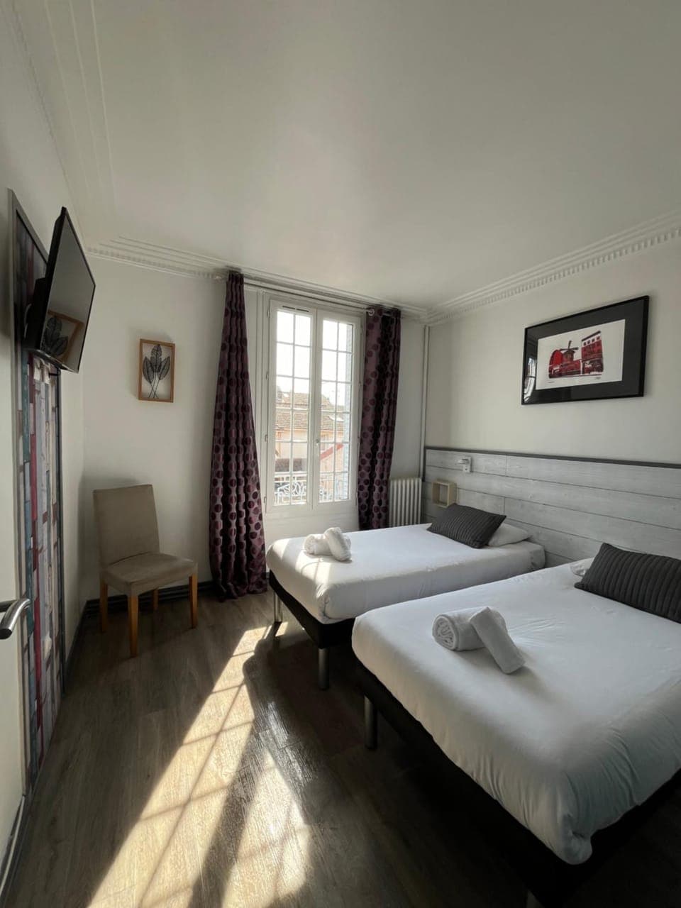 Bed, TV and multimedia, Photo of the whole room, Bedroom, towels