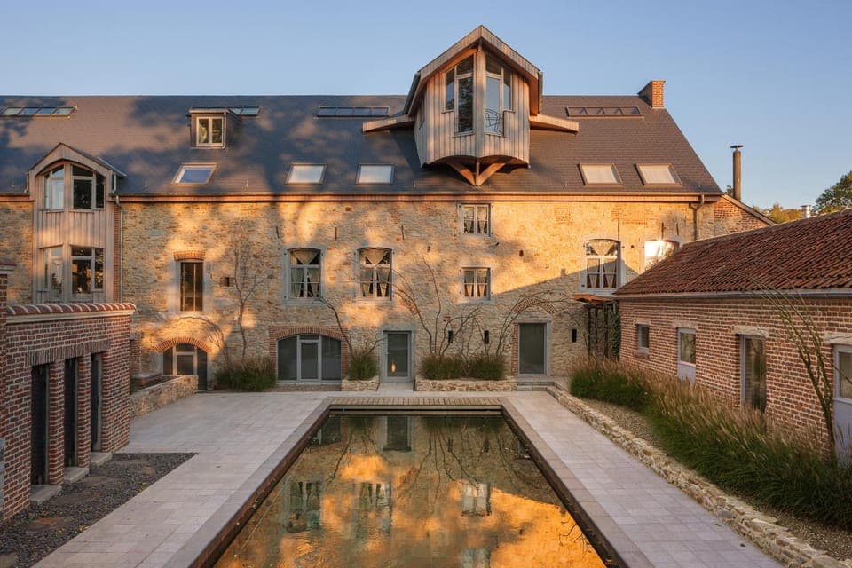 Facade/entrance, Swimming pool