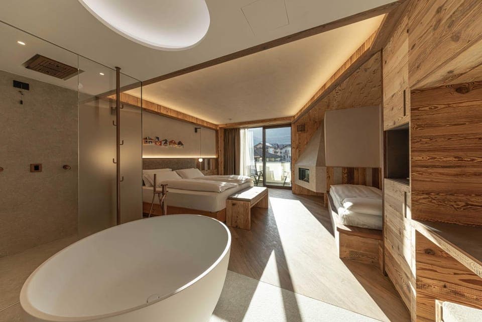 Shower, Bathroom, Photo of the whole room, Decorative detail, Bath, fireplace, VIP