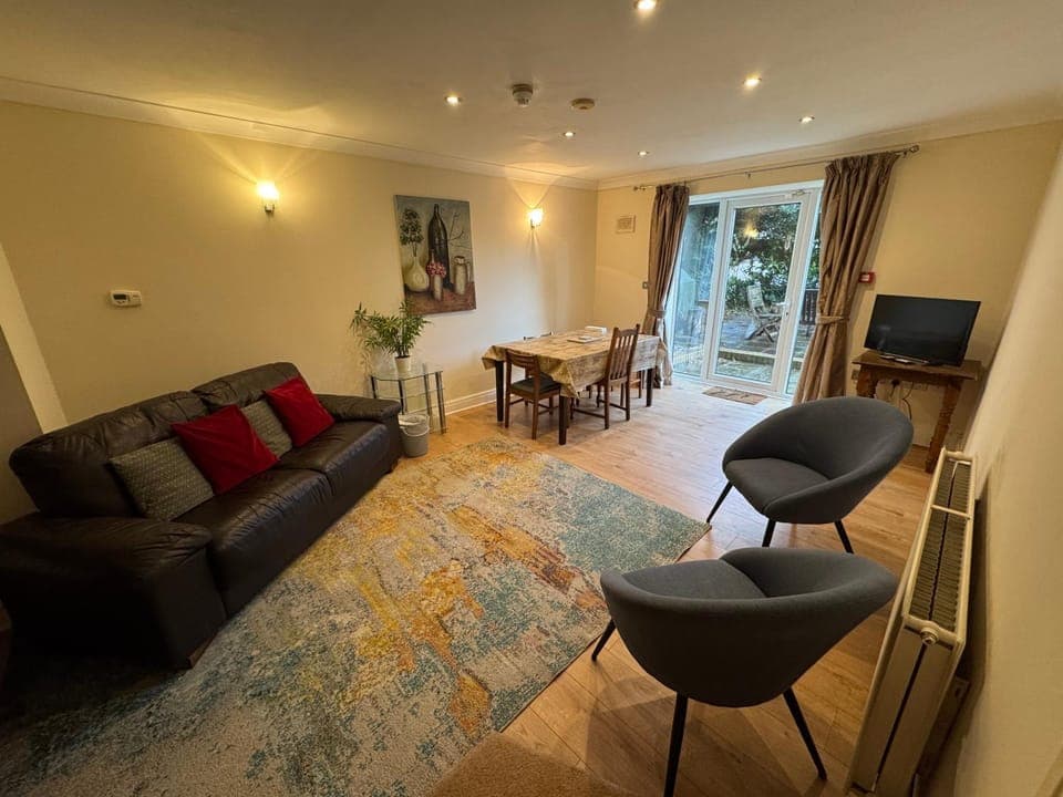 TV and multimedia, Living room, Seating area