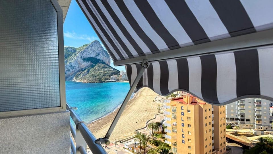 Day, Natural landscape, Balcony/Terrace, Beach, City view, Mountain view, Sea view