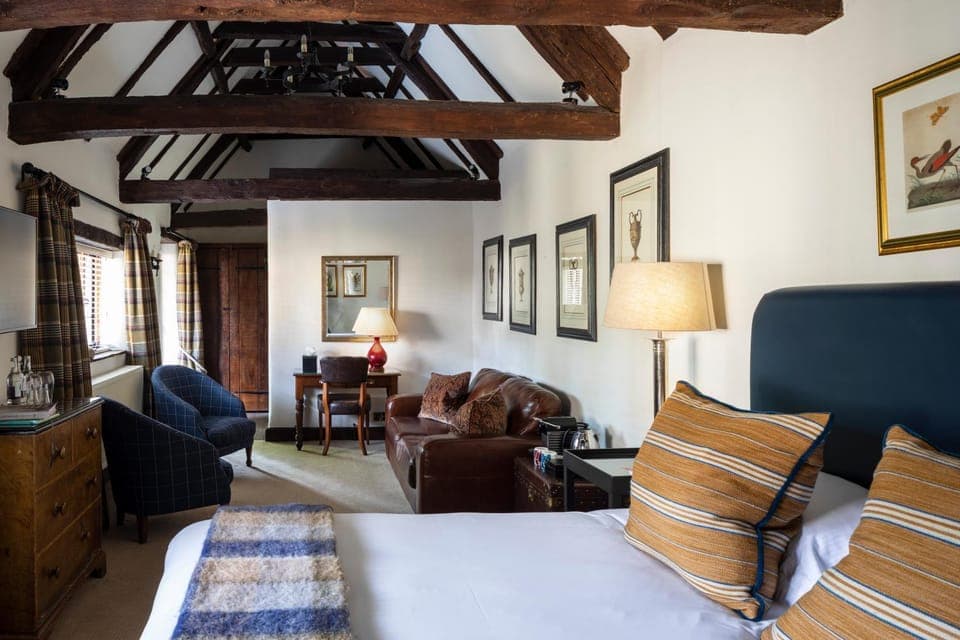 Bed, Photo of the whole room, Seating area