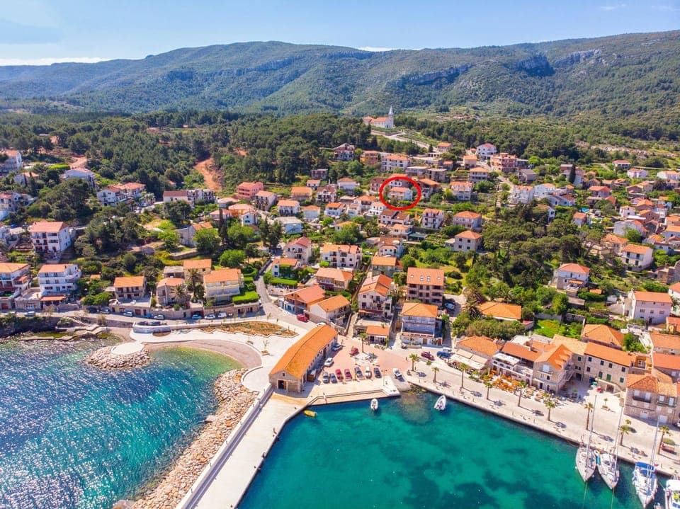 Facade/entrance, Bird's eye view