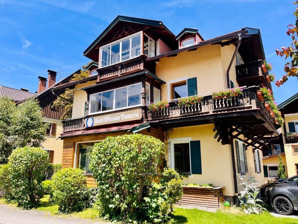 Property building, Spring, Garden, Garden view, Parking