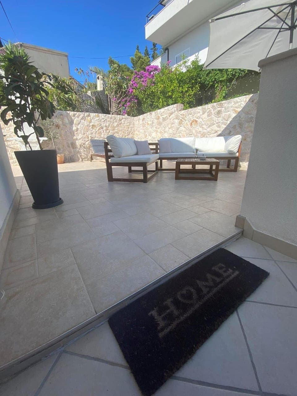 View (from property/room), Balcony/Terrace, Seating area, sunbed