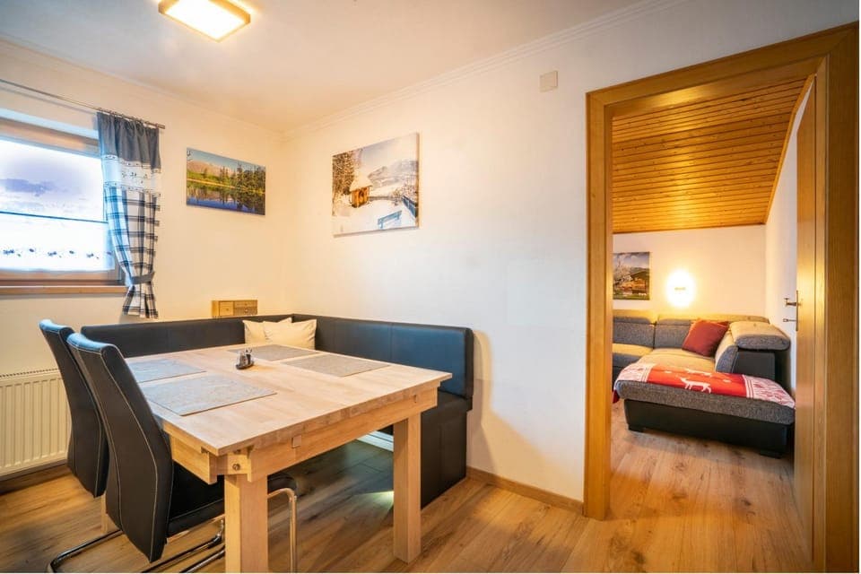 Living room, Photo of the whole room, Seating area, Dining area