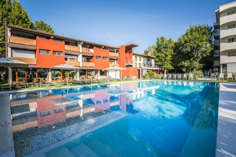 Swimming pool, Swimming pool