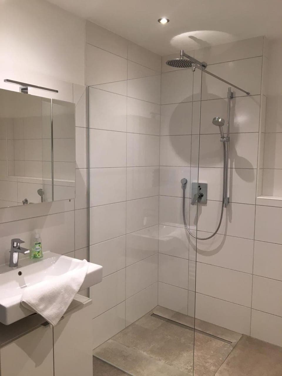 Shower, Decorative detail