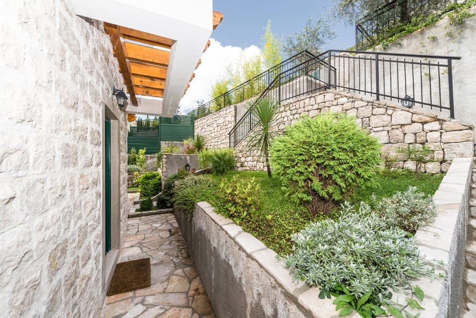 Property building, Spring, Day, Garden, Garden view