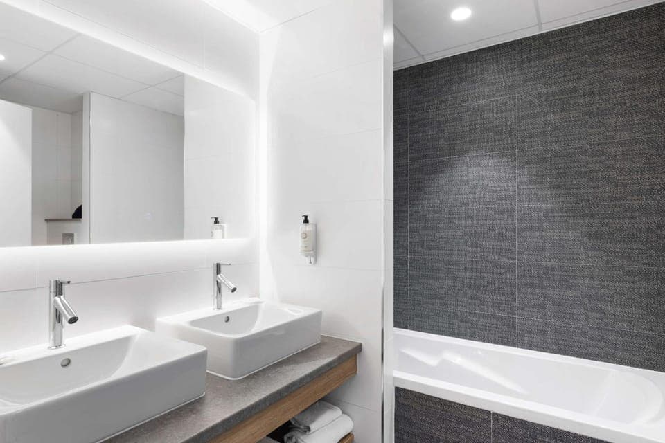 Bathroom, Photo of the whole room, On site