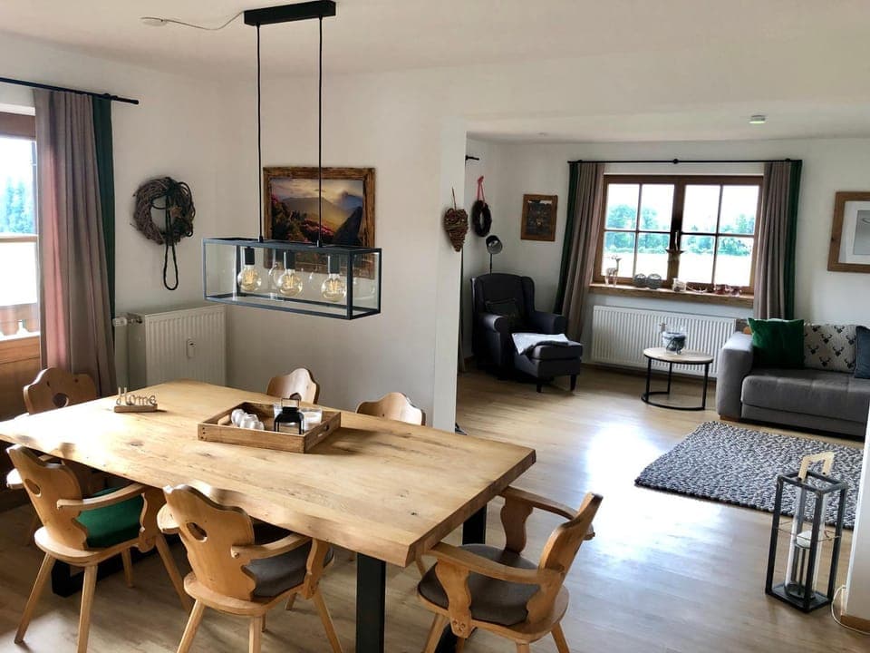 Living room, Photo of the whole room, Decorative detail, Dining area