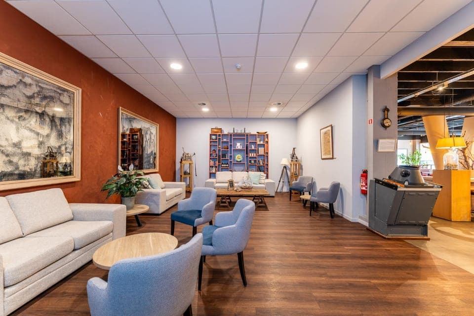 TV and multimedia, Seating area