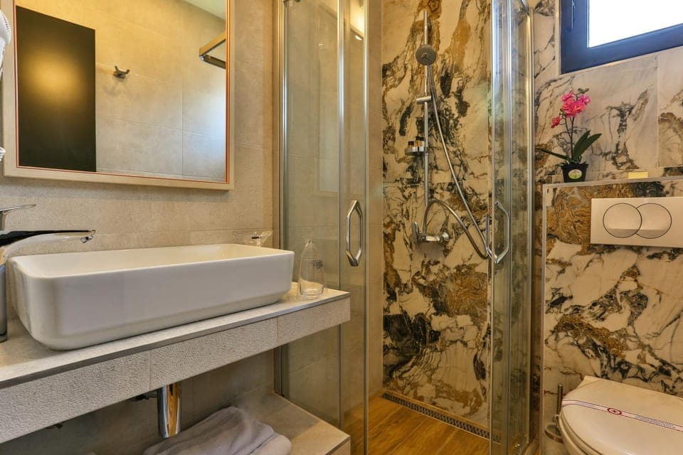 Bathroom, Decorative detail