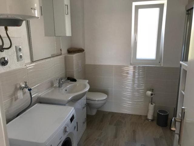 Shower, Toilet, Bathroom, towels, washing machine