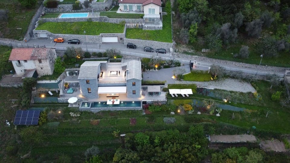 Pool view, Swimming pool, Location