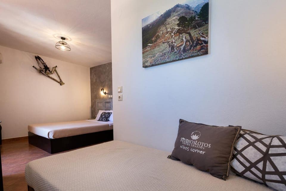 Photo of the whole room, Decorative detail