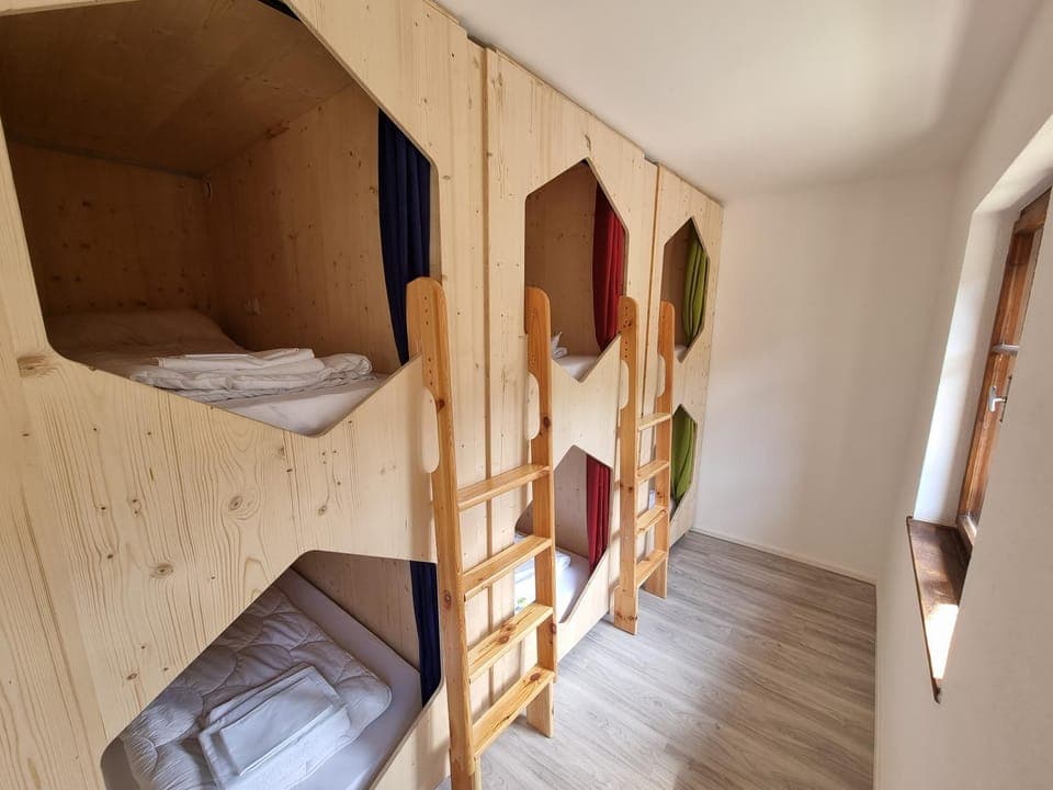 Bedroom, bunk bed
