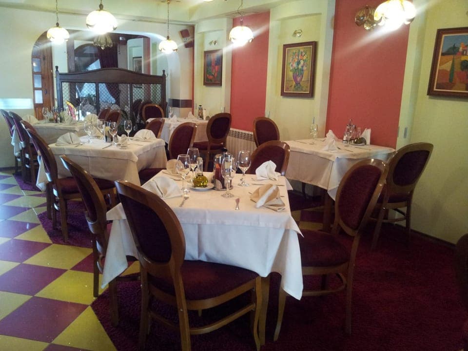 Restaurant/places to eat, Food and drinks, Banquet/Function facilities