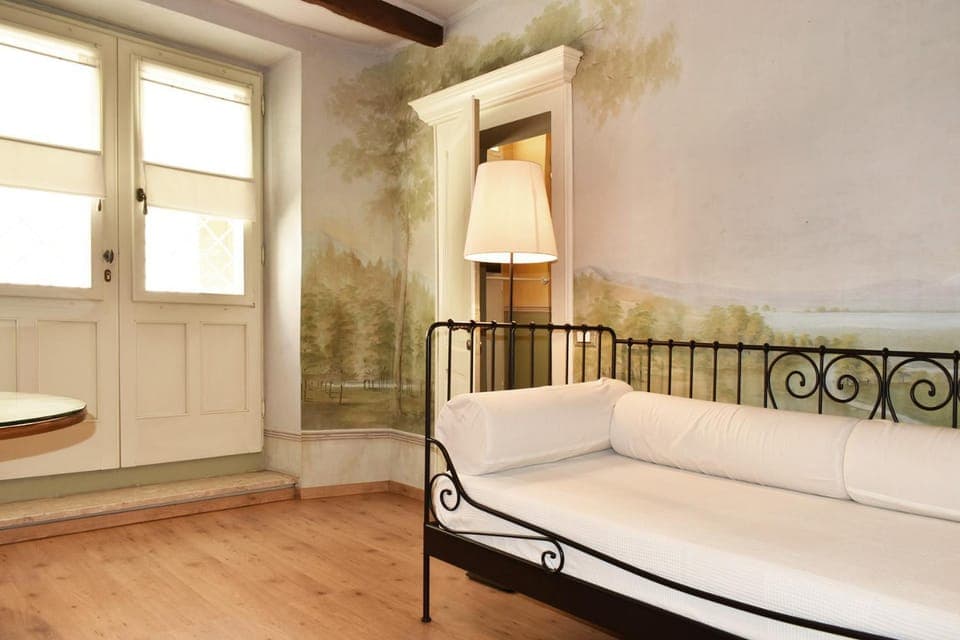 Communal lounge/ TV room, Living room, Seating area, Evening entertainment