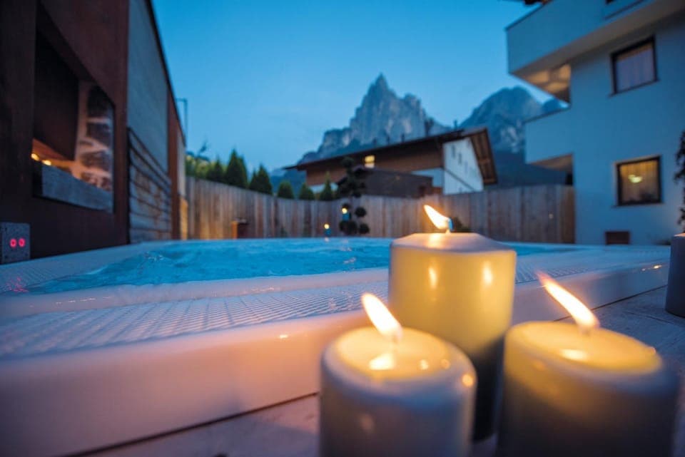 Hot Tub, Swimming pool