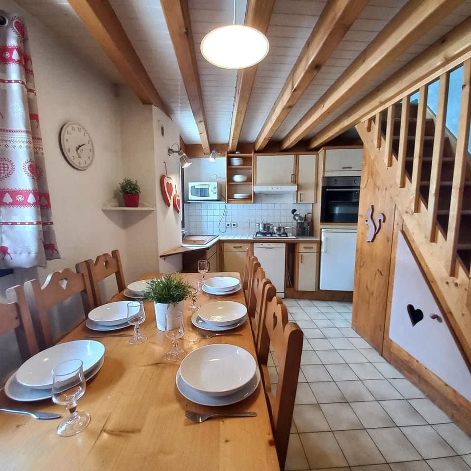 Dining area, kitchen