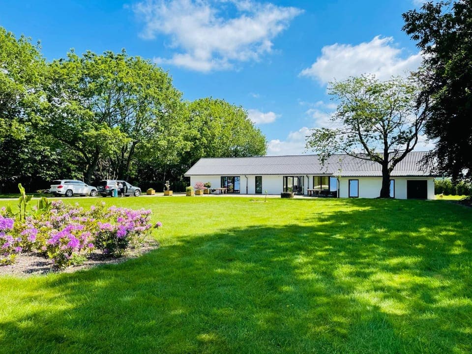 Garden view, Parking