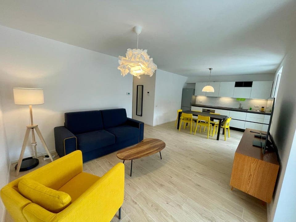 TV and multimedia, Kitchen or kitchenette, Seating area, Dining area