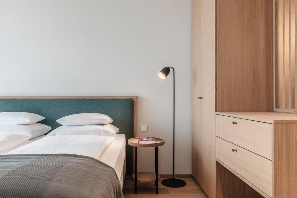 Bed, Photo of the whole room, Bedroom, hair dresser