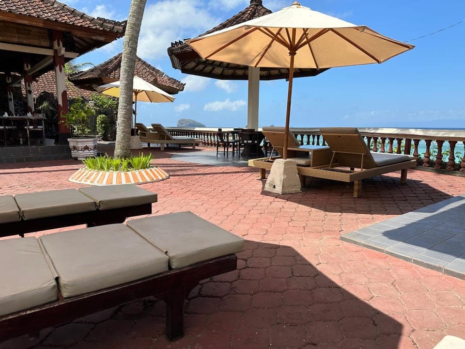 Restaurant/places to eat, Natural landscape, Seating area, Sea view, sunbed