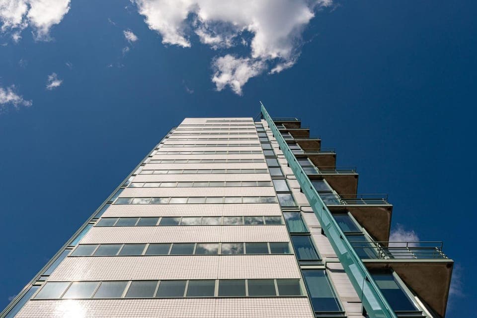 Property building, Nearby landmark, Facade/entrance, Off site, On site