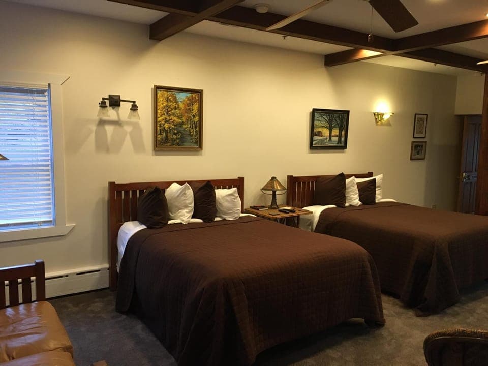 Lake Pointe Inn Bed and Breakfast in McHenry