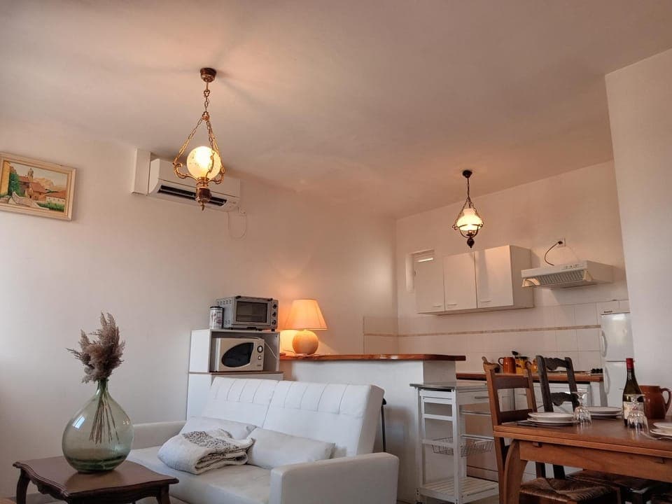 Kitchen or kitchenette, Lounge or bar, kitchen