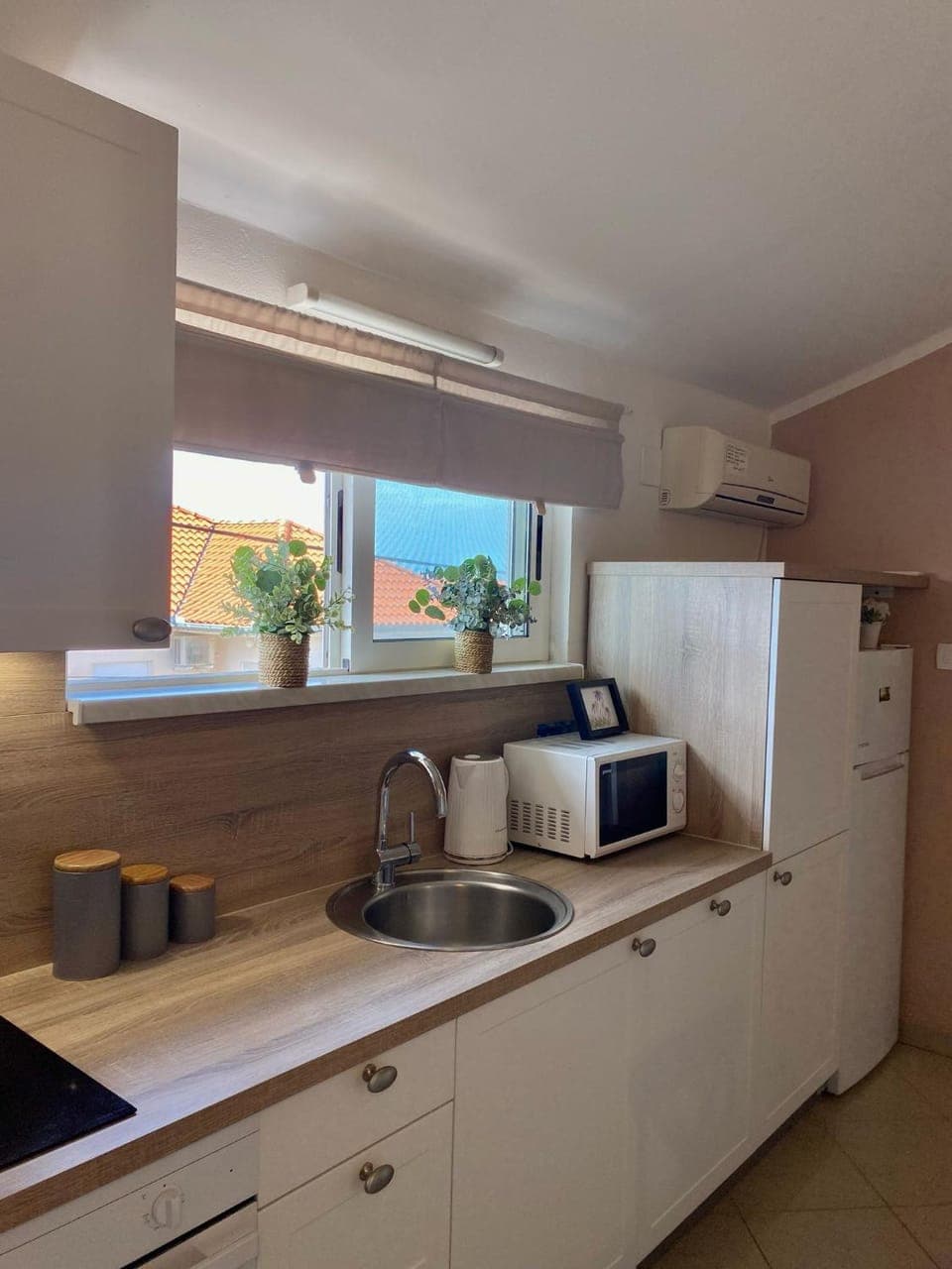 Coffee/tea facilities, kitchen