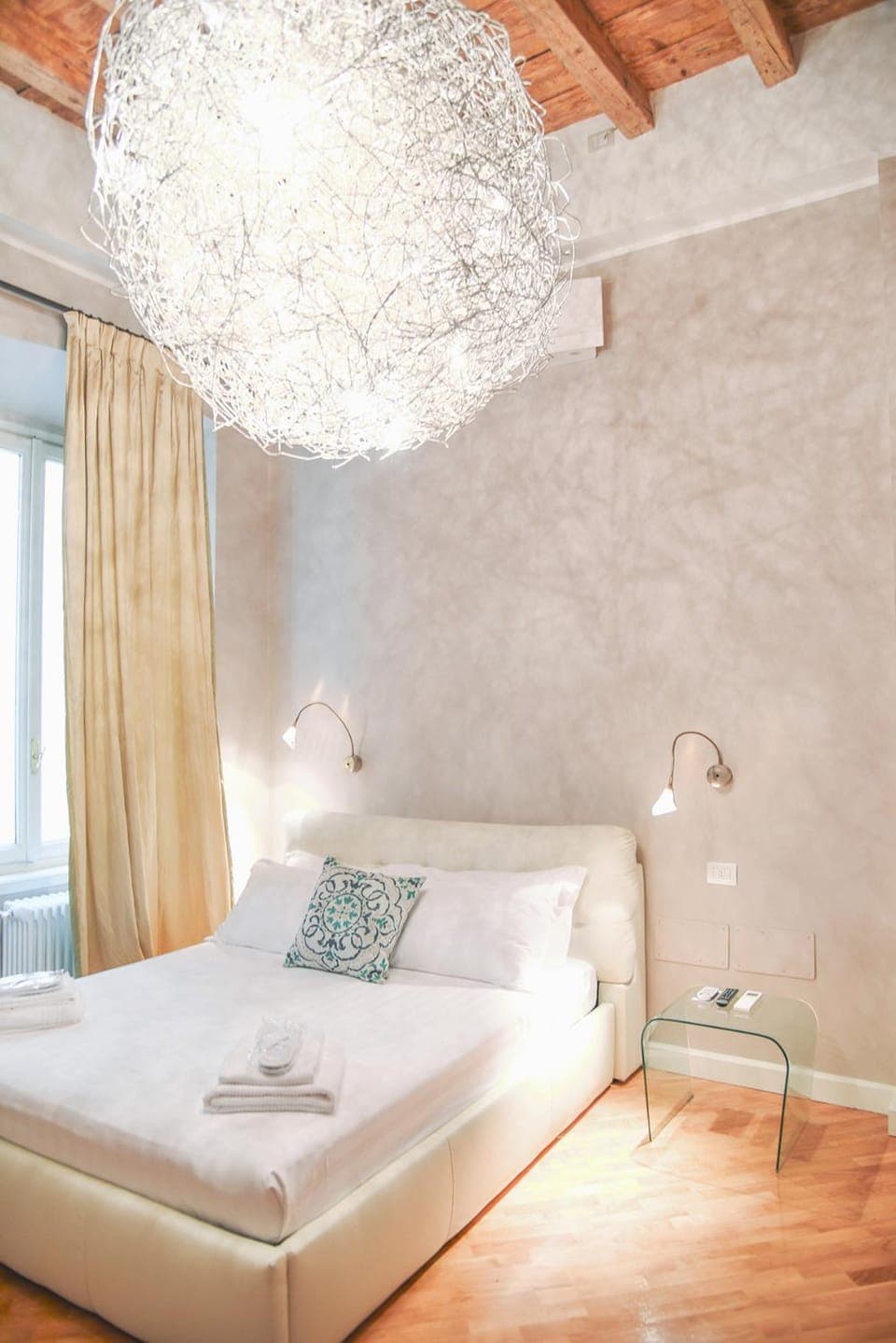 Bed, Photo of the whole room, Decorative detail, Bedroom