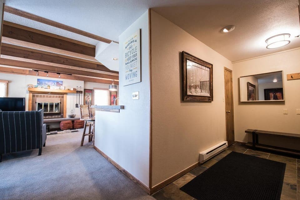 Lovely Modern Plaza Condo Condo Apartment in Colorado