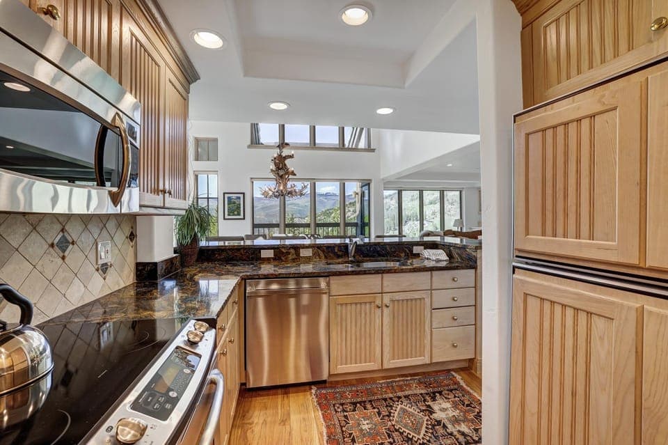 Scenic Penthouse Condo for 10, Ski In at Pines Lodge! Apartment in Beaver Creek
