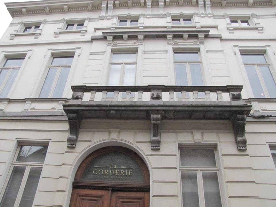 Property building, Facade/entrance, Property logo or sign