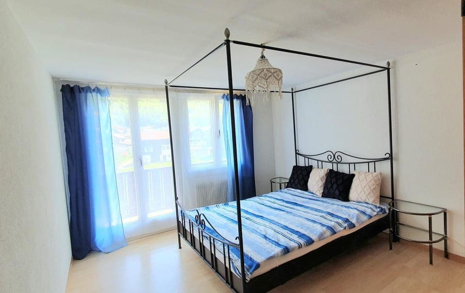 Photo of the whole room, Bedroom