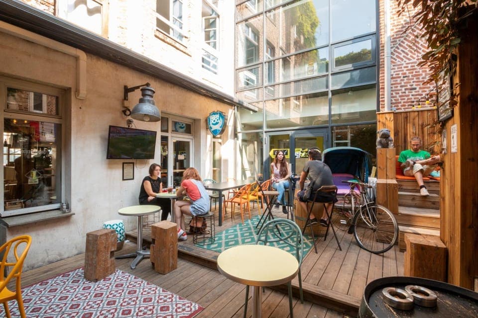 Patio, Restaurant/places to eat, People, Balcony/Terrace, Lounge or bar, Guests, group of guests