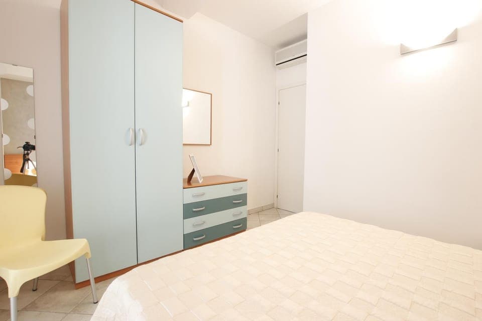 Bed, Photo of the whole room, Bedroom, hair dresser, wardrobe, air conditioner