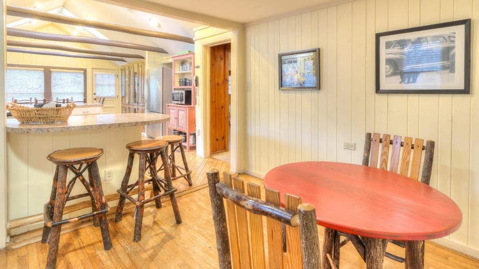 Seating area, Dining area