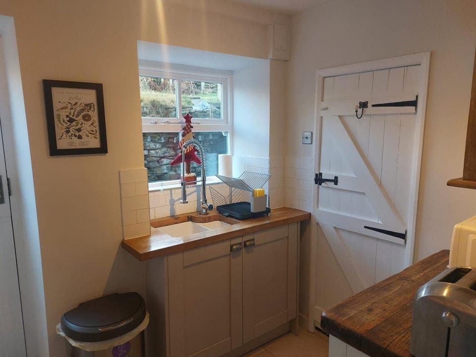 View (from property/room), microwave, toaster, kitchen