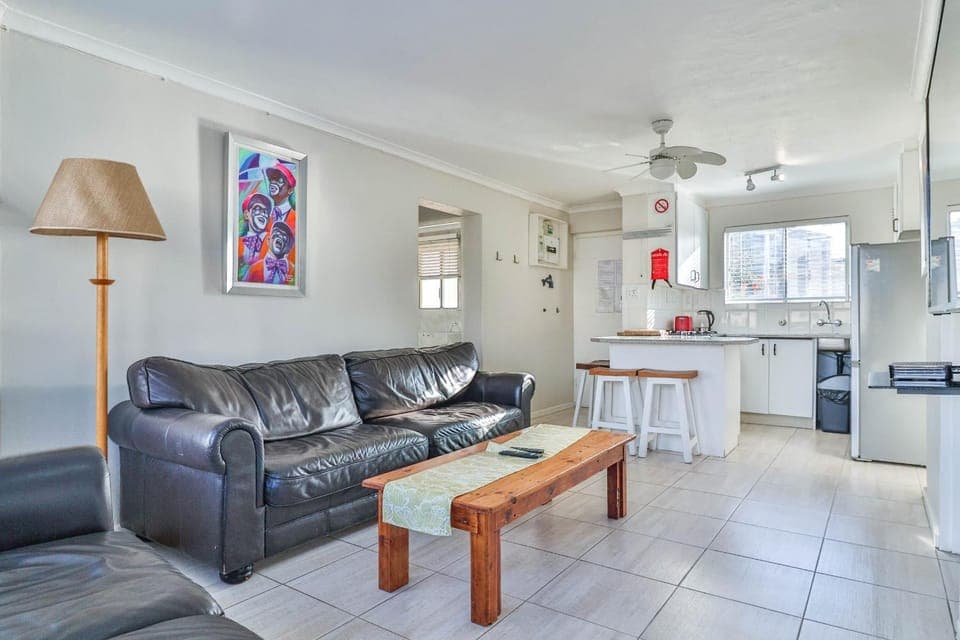 Kitchen or kitchenette, Seating area