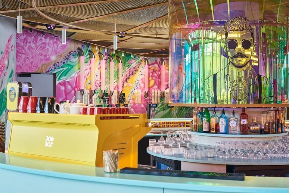 Lounge or bar, Drinks