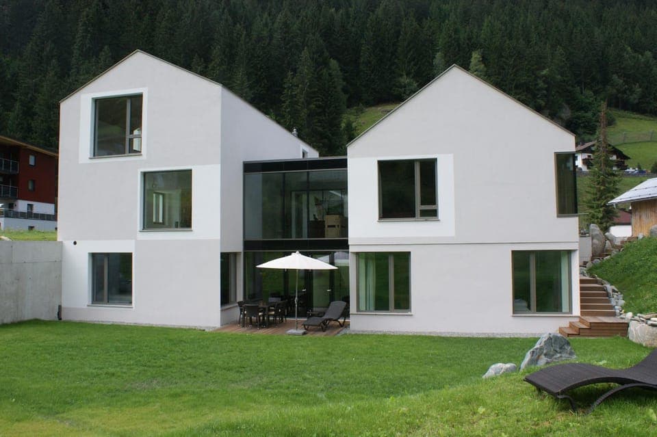 Facade/entrance, Garden, Garden view, Family