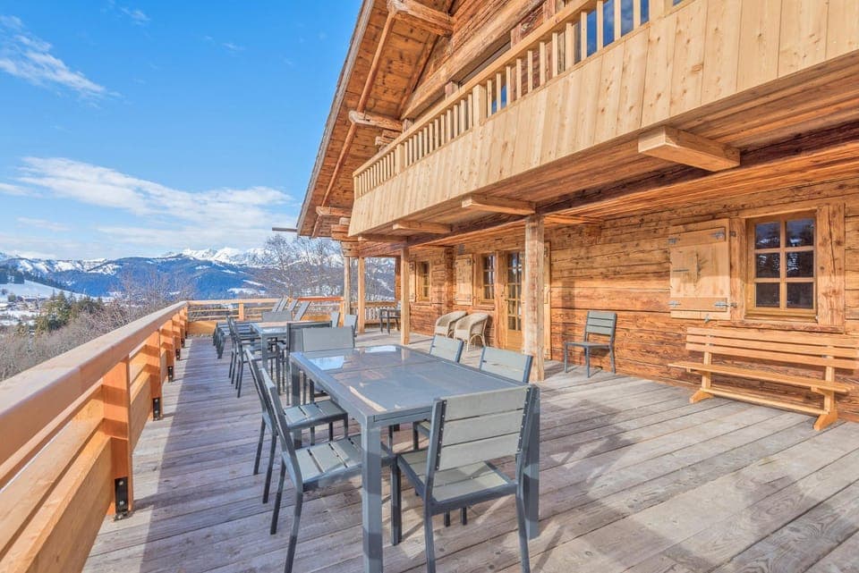 Property building, Patio, Balcony/Terrace, Dining area